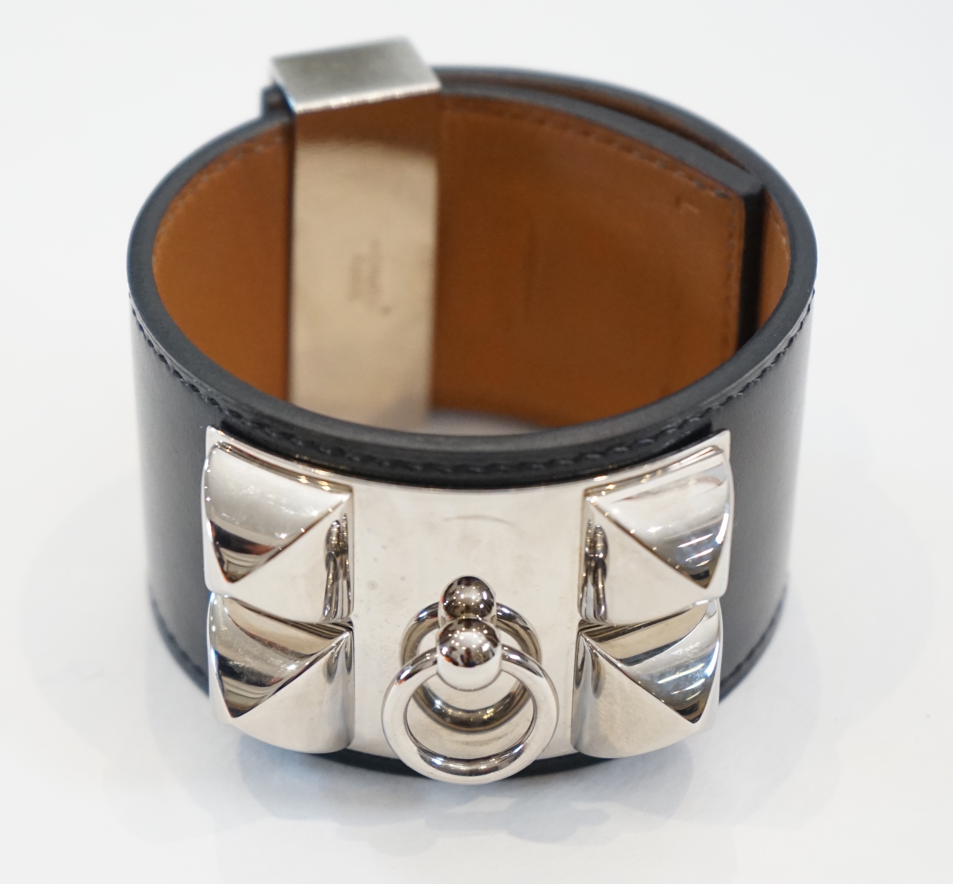 An Hermès Collier De Chien bracelet in black calf leather wrist size approx. 24cm, width: 4cm